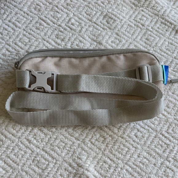 NWOT Therabody Light Gray Carry Pouch - Picture 7 of 8